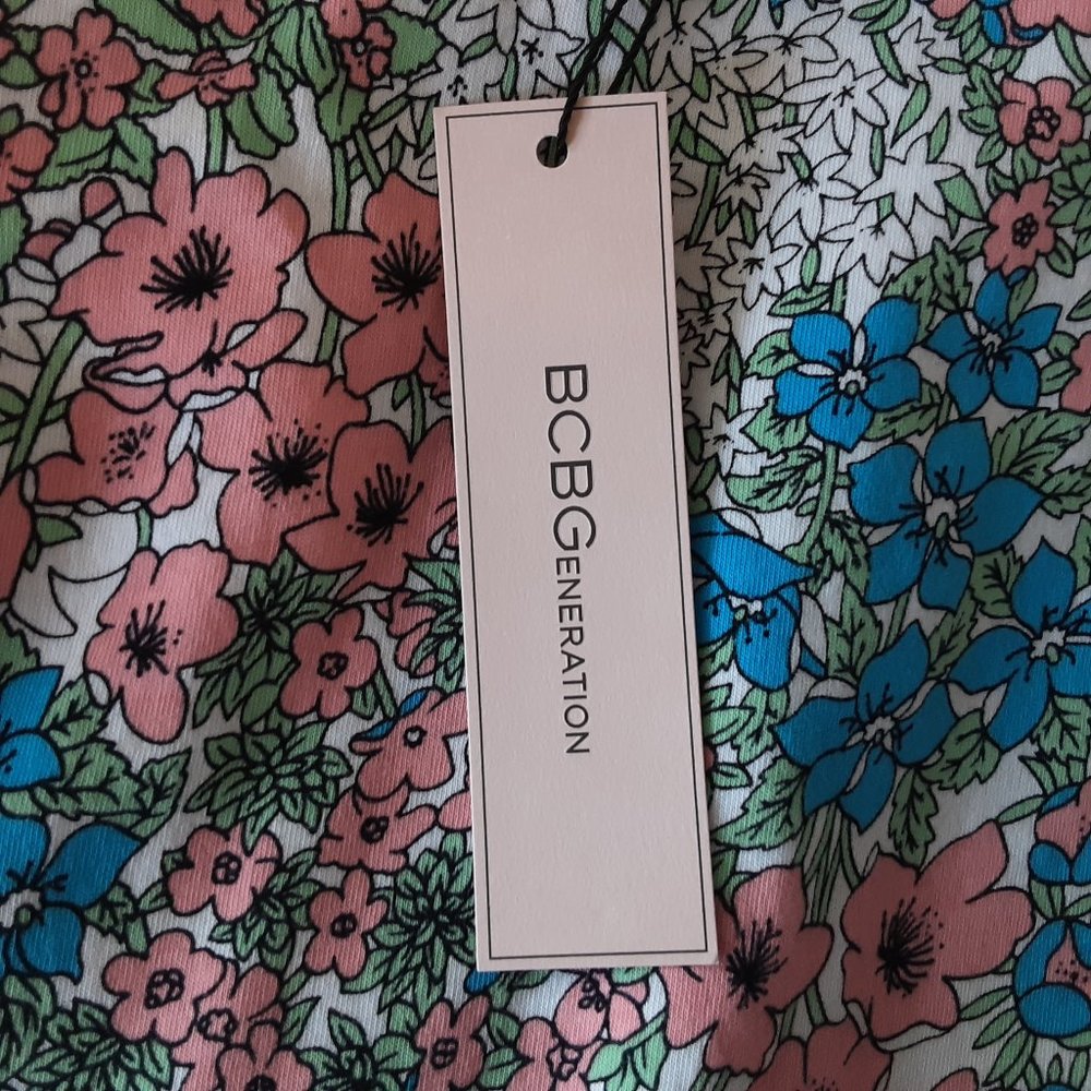 New BCBGeneration Short Sleeve Cropped T-shirt | Floral Garden Small - Picture 14 of 15